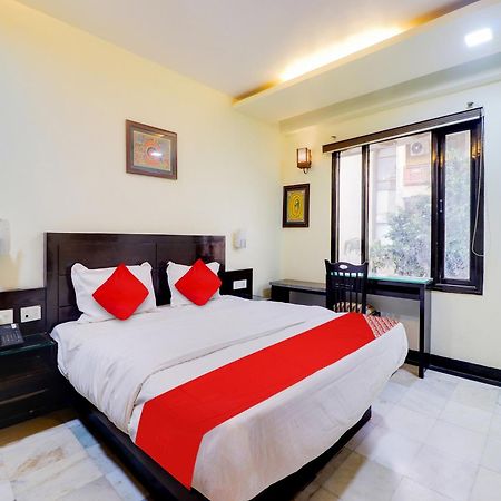 אגרה Oyo Flagship Hotel Rudra Palace מראה חיצוני תמונה