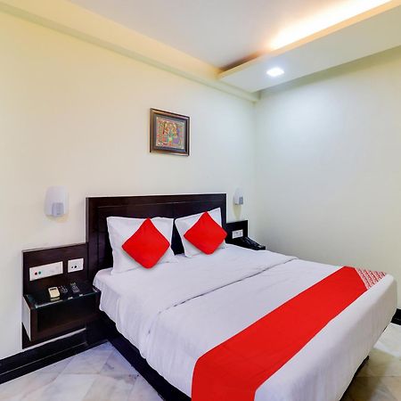 אגרה Oyo Flagship Hotel Rudra Palace מראה חיצוני תמונה