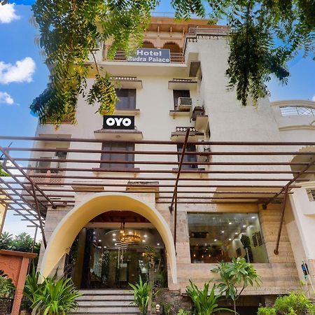 אגרה Oyo Flagship Hotel Rudra Palace מראה חיצוני תמונה