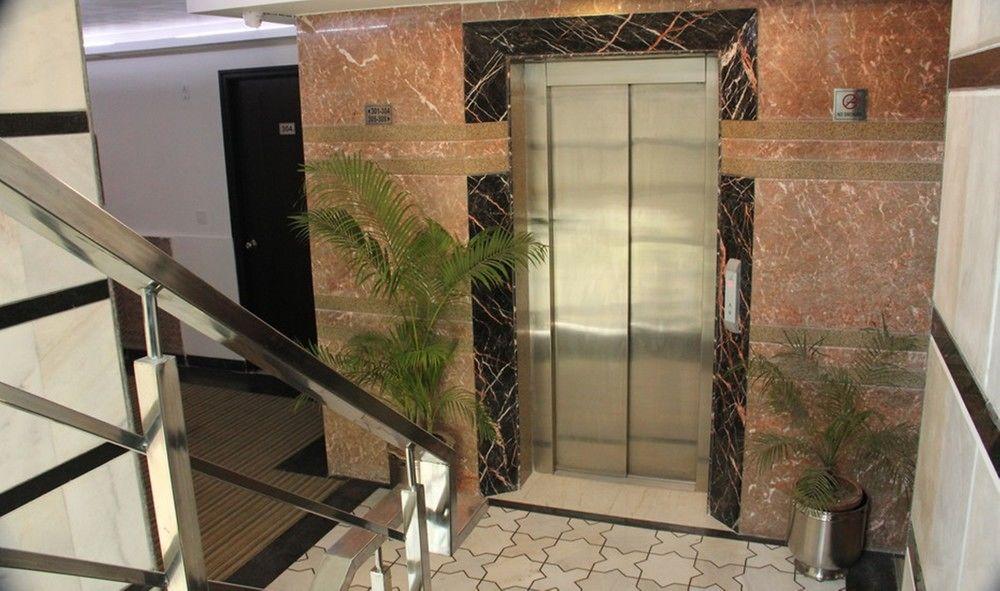 אגרה Oyo Flagship Hotel Rudra Palace מראה חיצוני תמונה