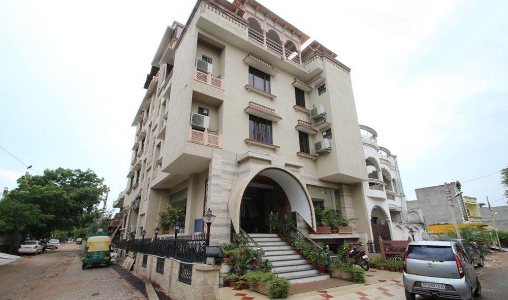 אגרה Oyo Flagship Hotel Rudra Palace מראה חיצוני תמונה