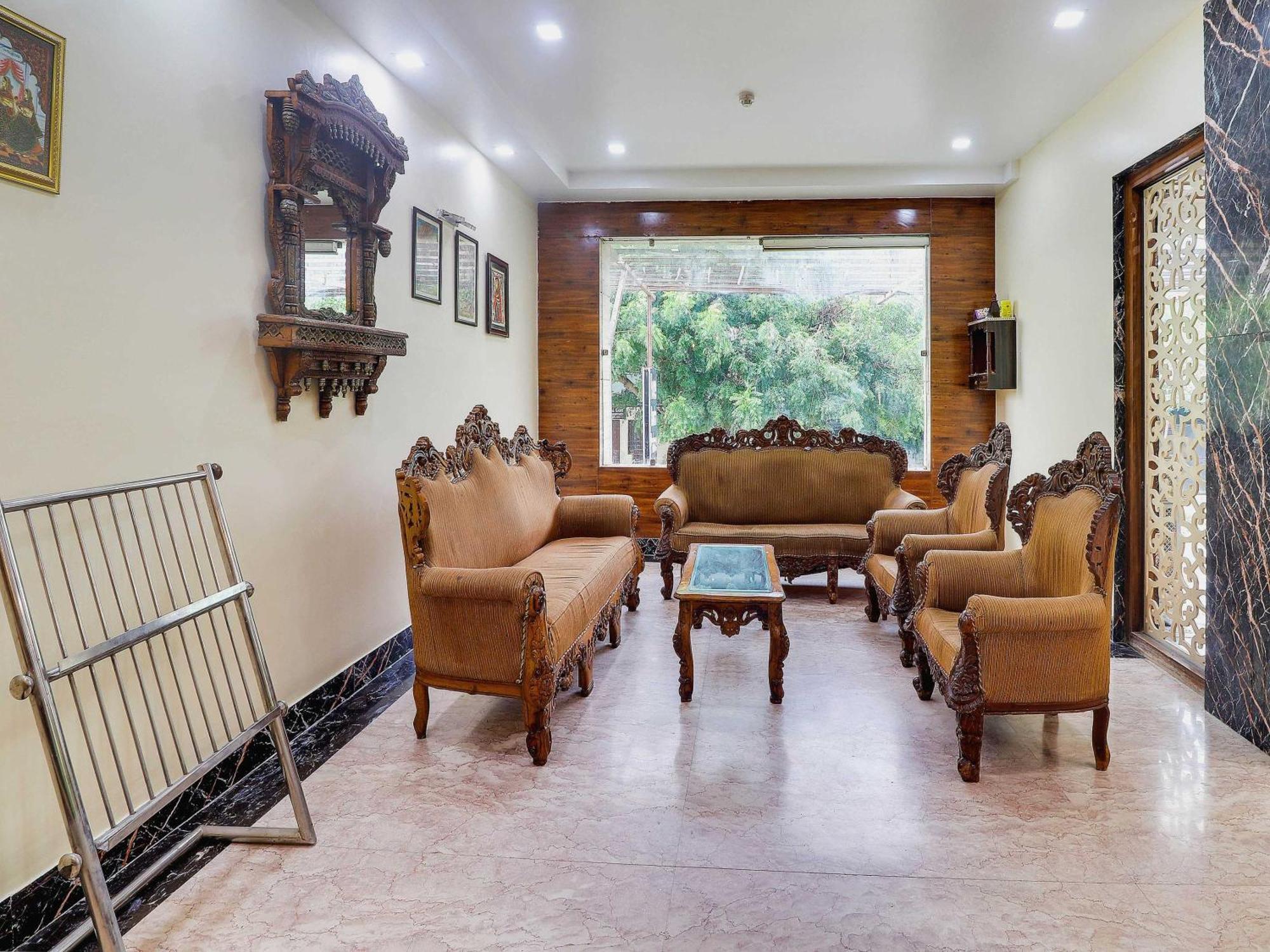 אגרה Oyo Flagship Hotel Rudra Palace מראה חיצוני תמונה