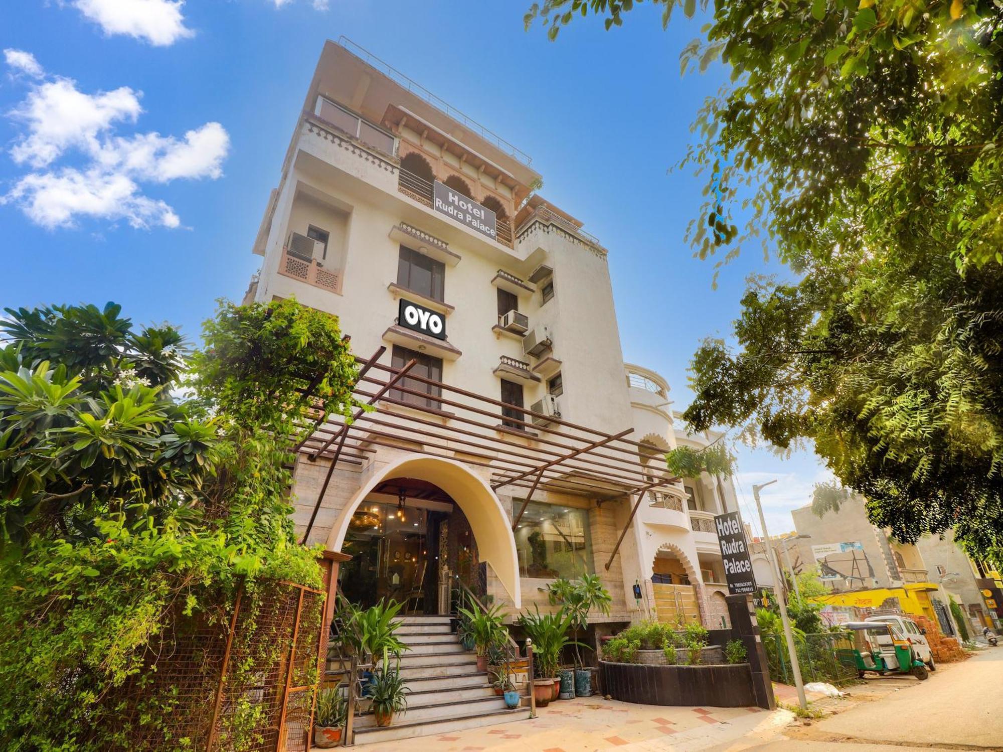 אגרה Oyo Flagship Hotel Rudra Palace מראה חיצוני תמונה