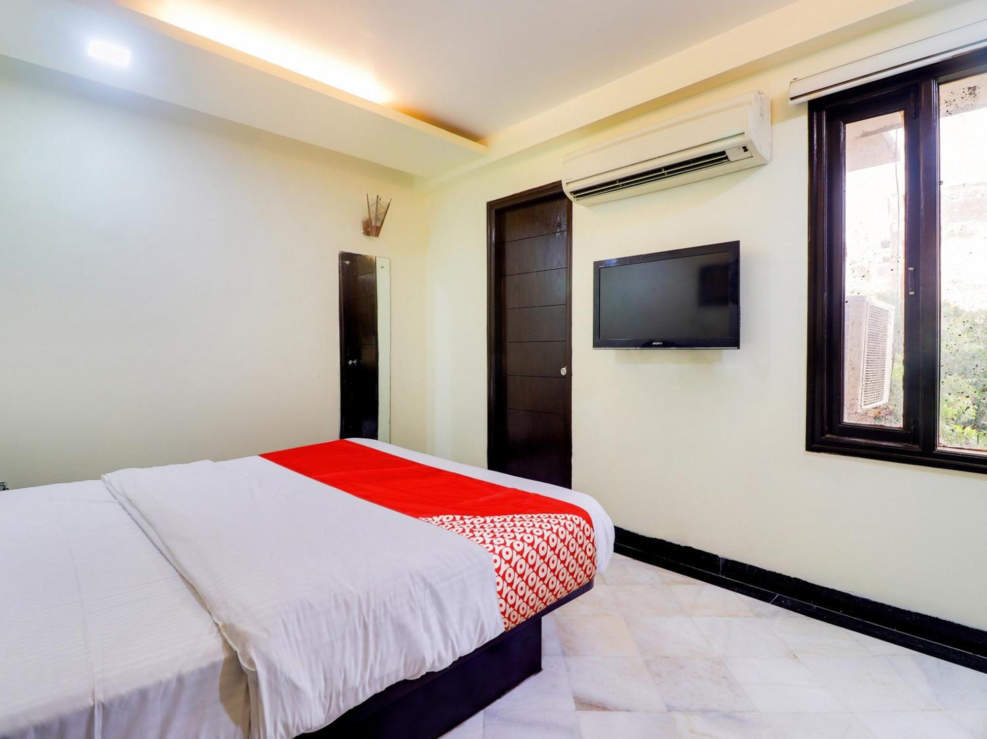 אגרה Oyo Flagship Hotel Rudra Palace מראה חיצוני תמונה