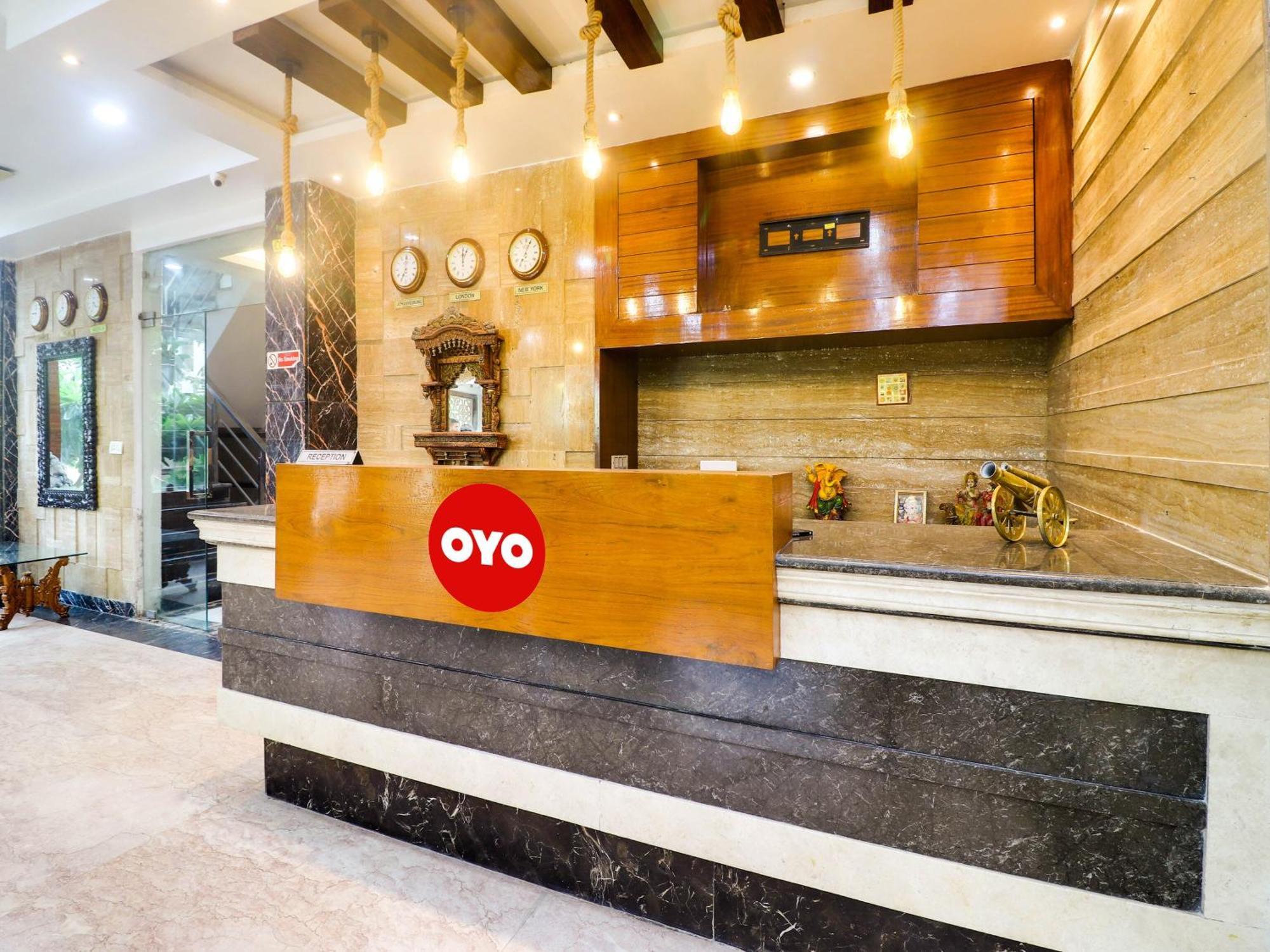 אגרה Oyo Flagship Hotel Rudra Palace מראה חיצוני תמונה