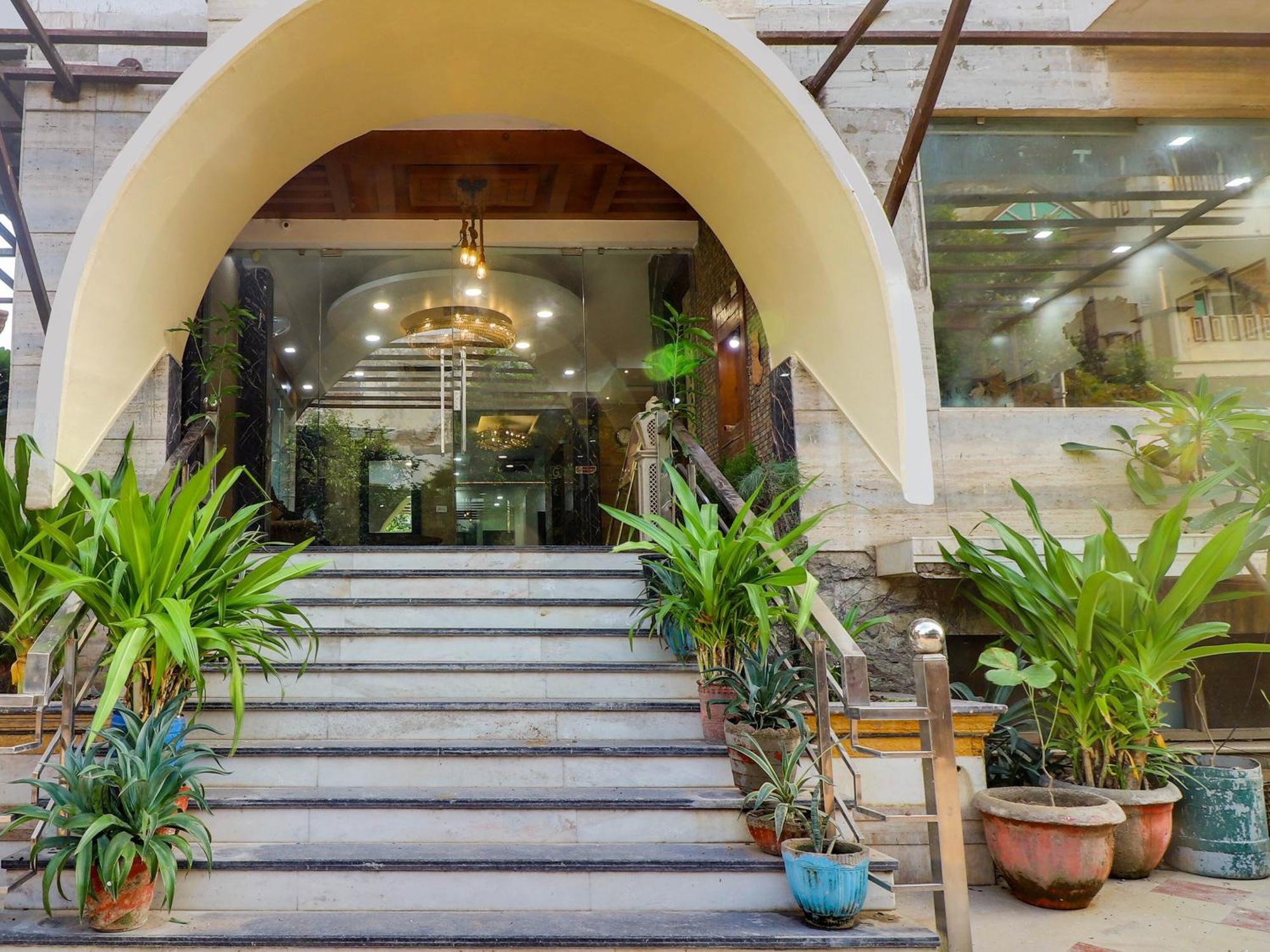 אגרה Oyo Flagship Hotel Rudra Palace מראה חיצוני תמונה