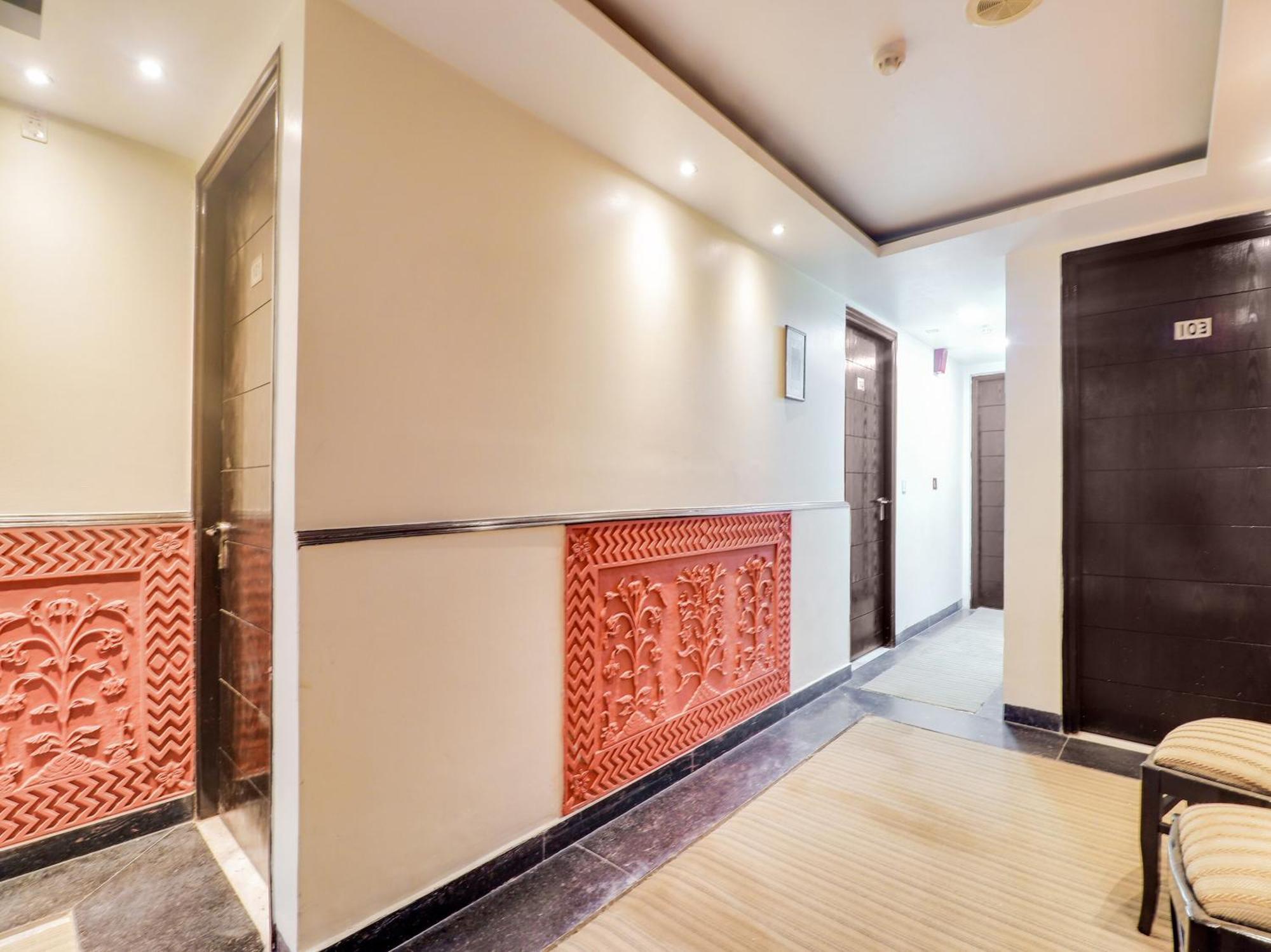 אגרה Oyo Flagship Hotel Rudra Palace מראה חיצוני תמונה