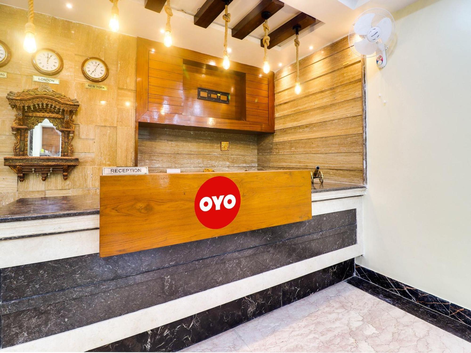 אגרה Oyo Flagship Hotel Rudra Palace מראה חיצוני תמונה
