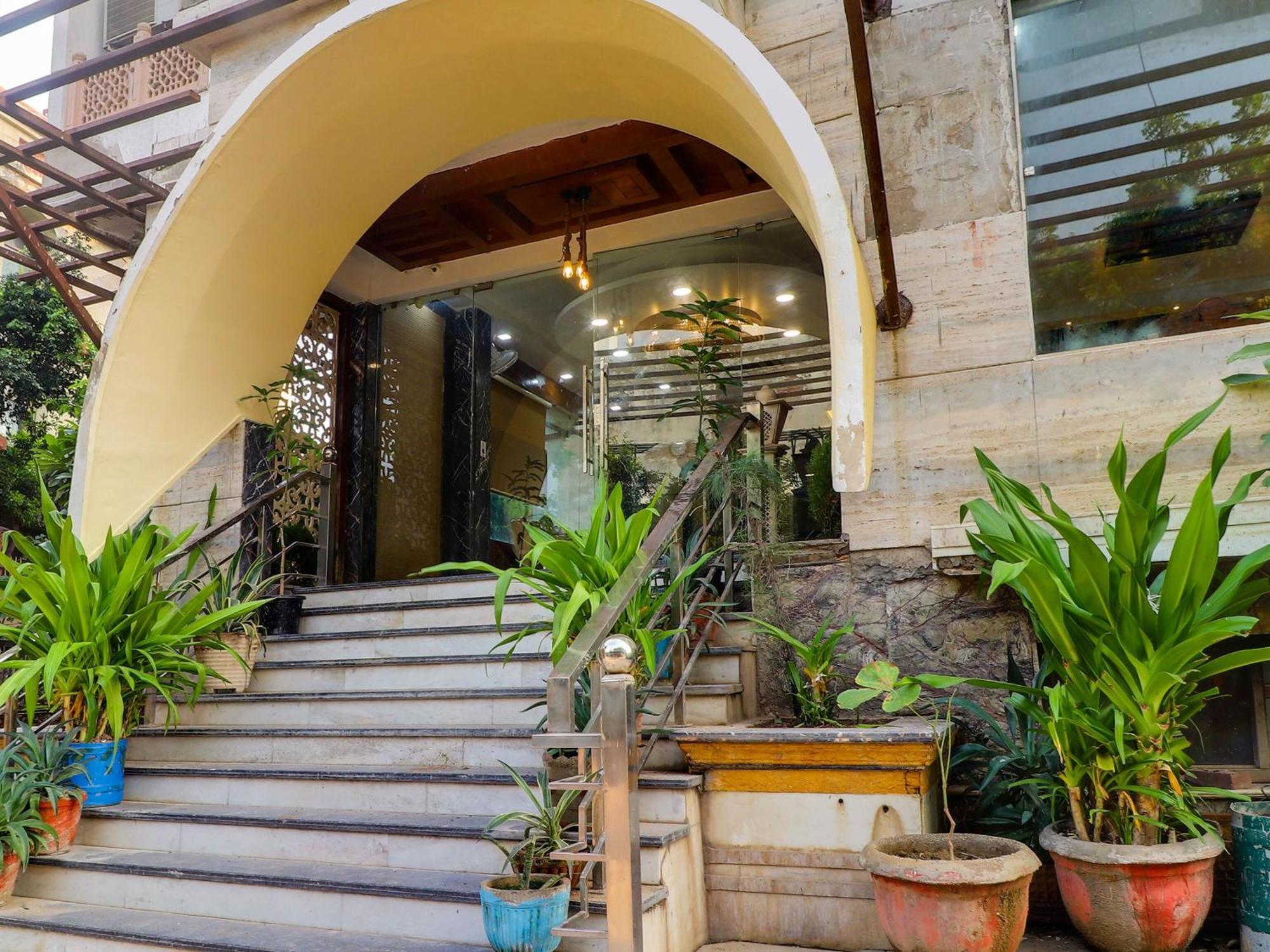 אגרה Oyo Flagship Hotel Rudra Palace מראה חיצוני תמונה