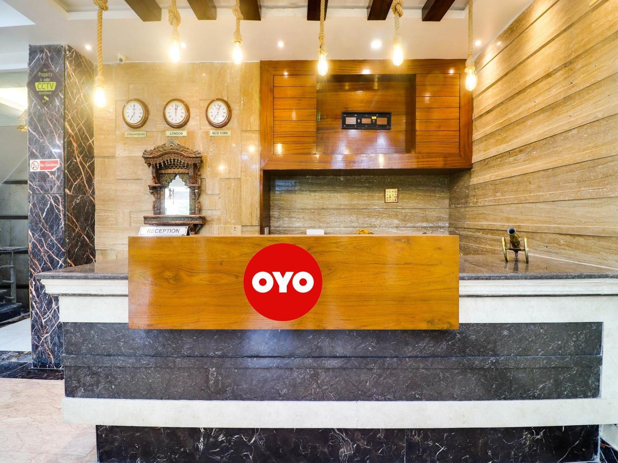 אגרה Oyo Flagship Hotel Rudra Palace מראה חיצוני תמונה