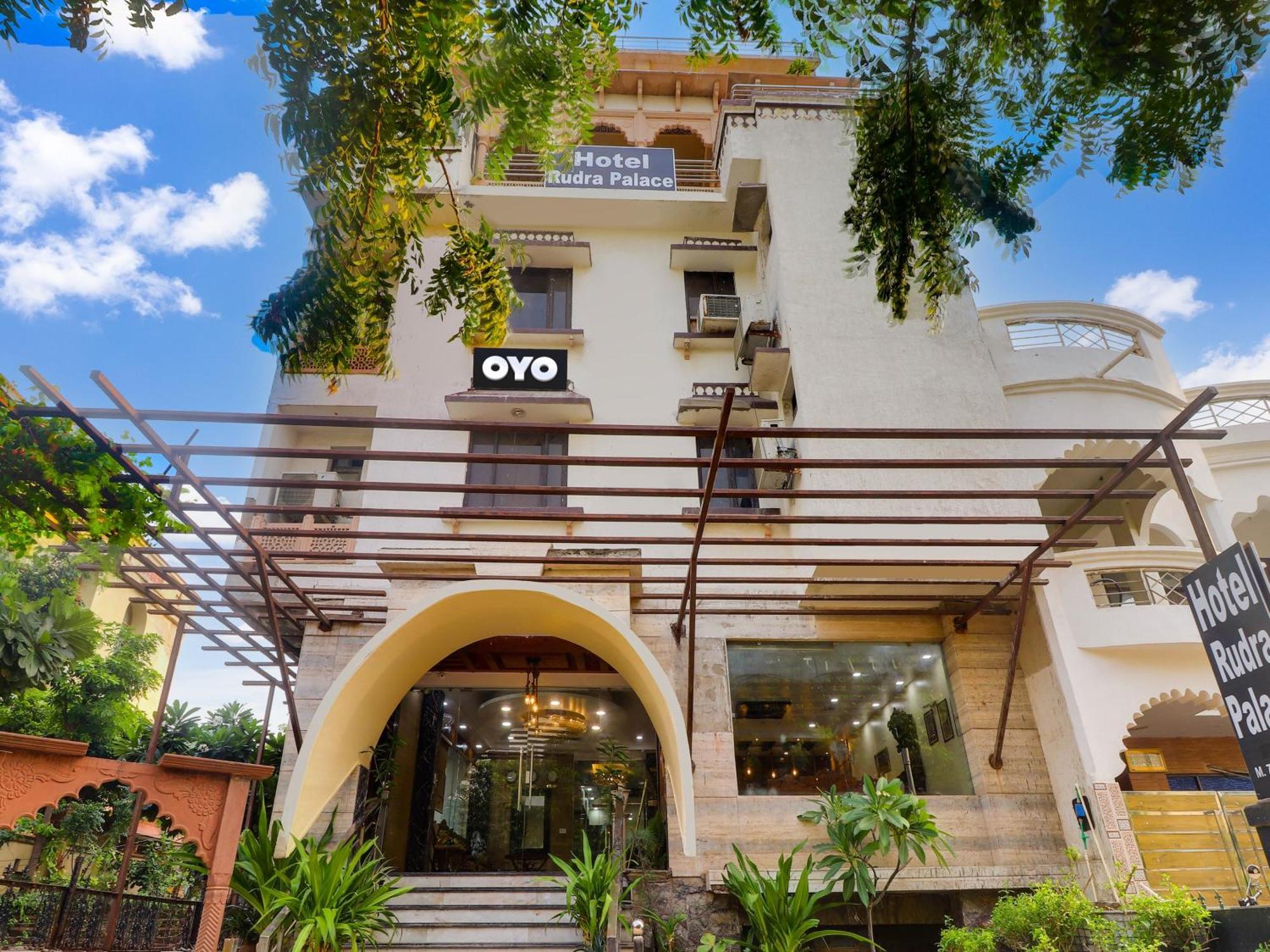 אגרה Oyo Flagship Hotel Rudra Palace מראה חיצוני תמונה