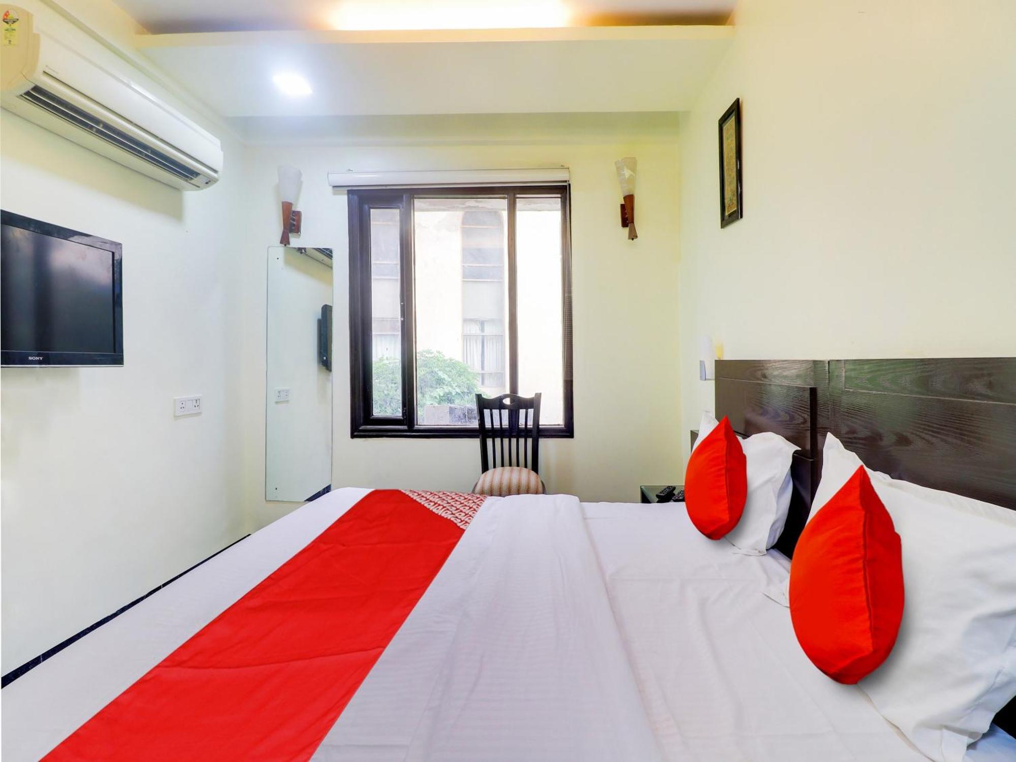 אגרה Oyo Flagship Hotel Rudra Palace מראה חיצוני תמונה