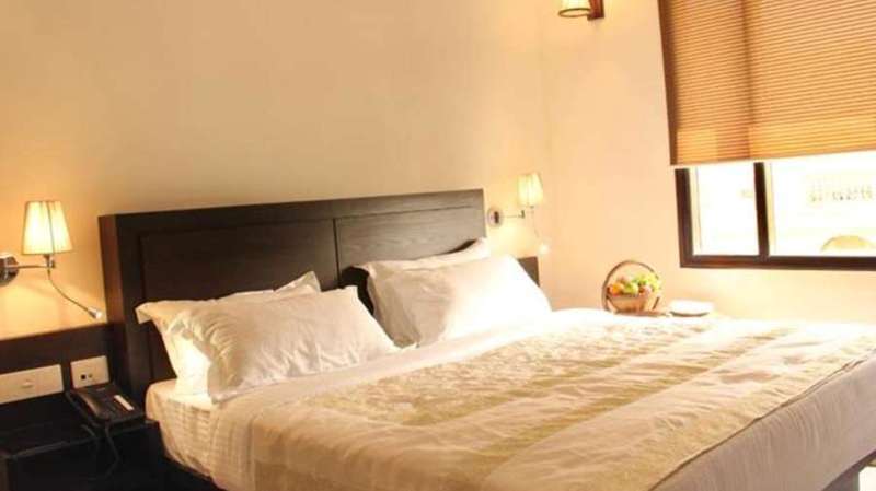 אגרה Oyo Flagship Hotel Rudra Palace מראה חיצוני תמונה