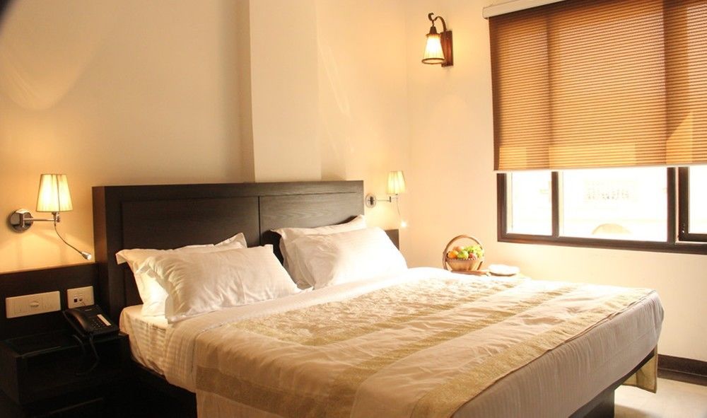 אגרה Oyo Flagship Hotel Rudra Palace מראה חיצוני תמונה