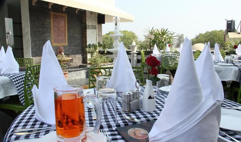 אגרה Oyo Flagship Hotel Rudra Palace מראה חיצוני תמונה